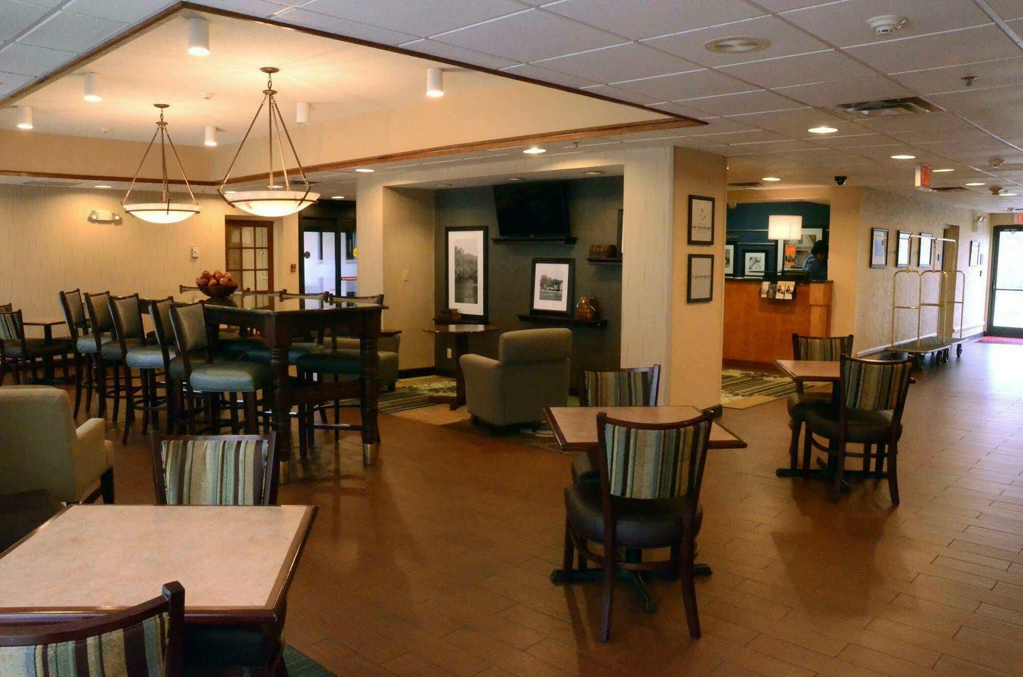 Hampton Inn Abingdon Exterior photo