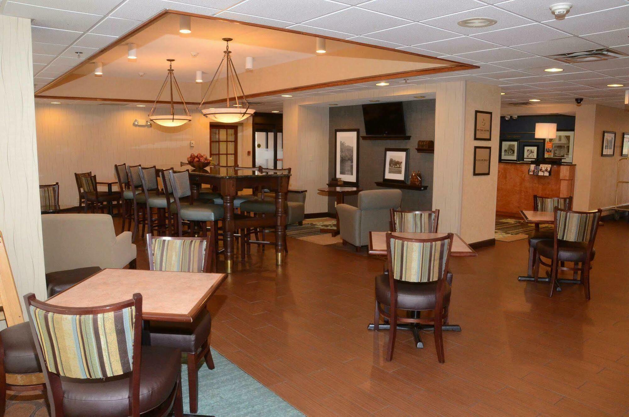 Hampton Inn Abingdon Exterior photo