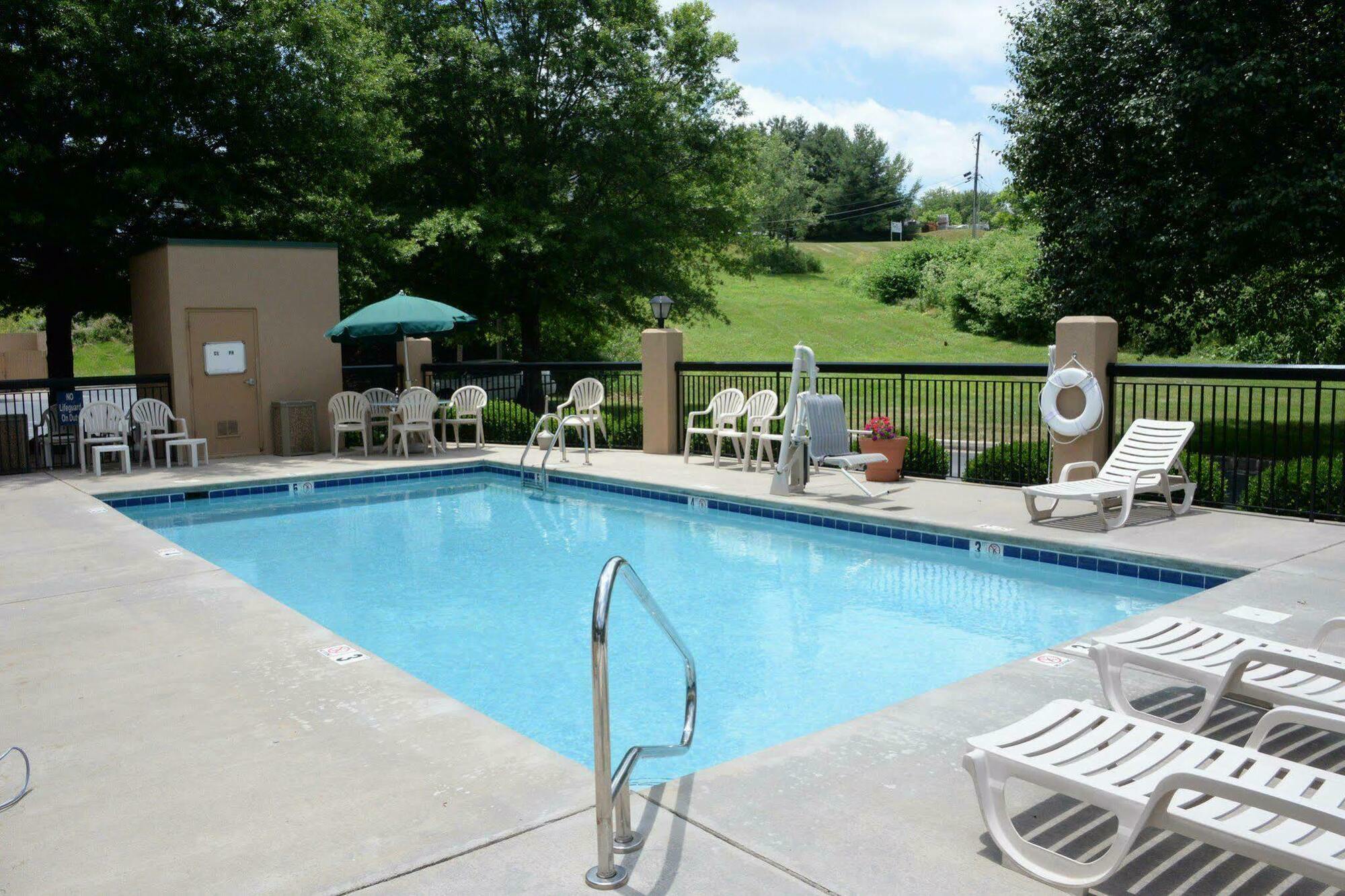 Hampton Inn Abingdon Exterior photo